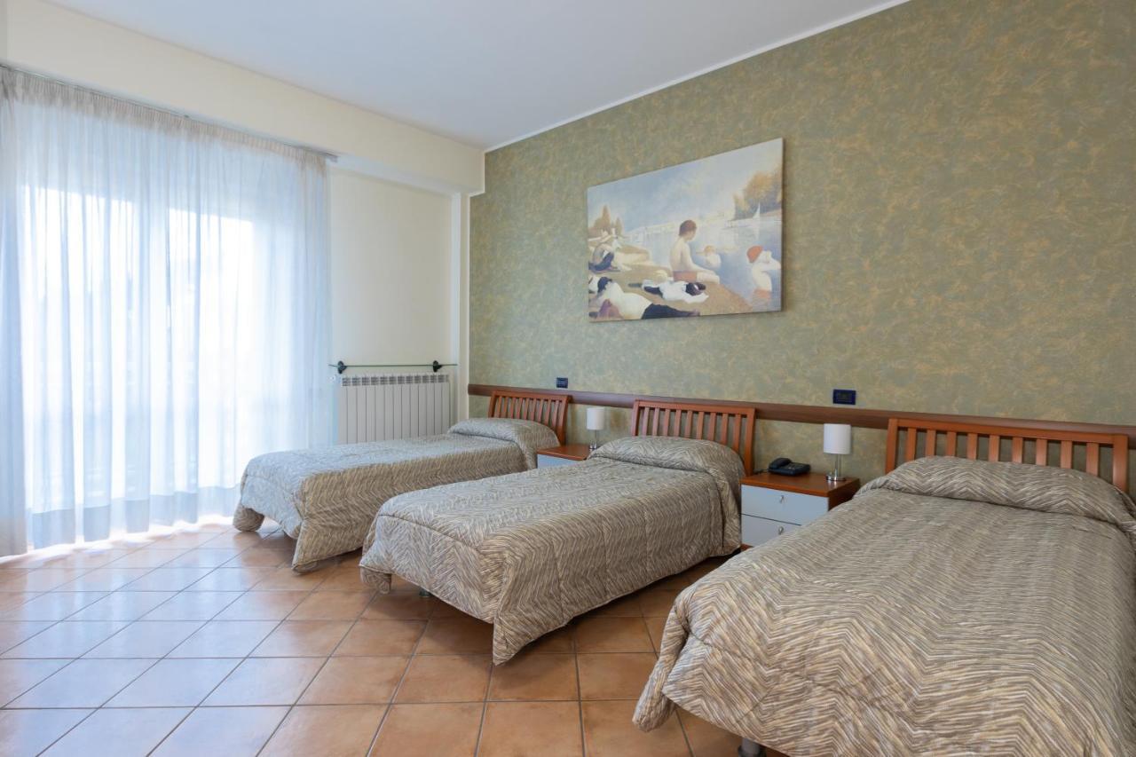 Hotel Azzurro LʼAquila Kültér fotó