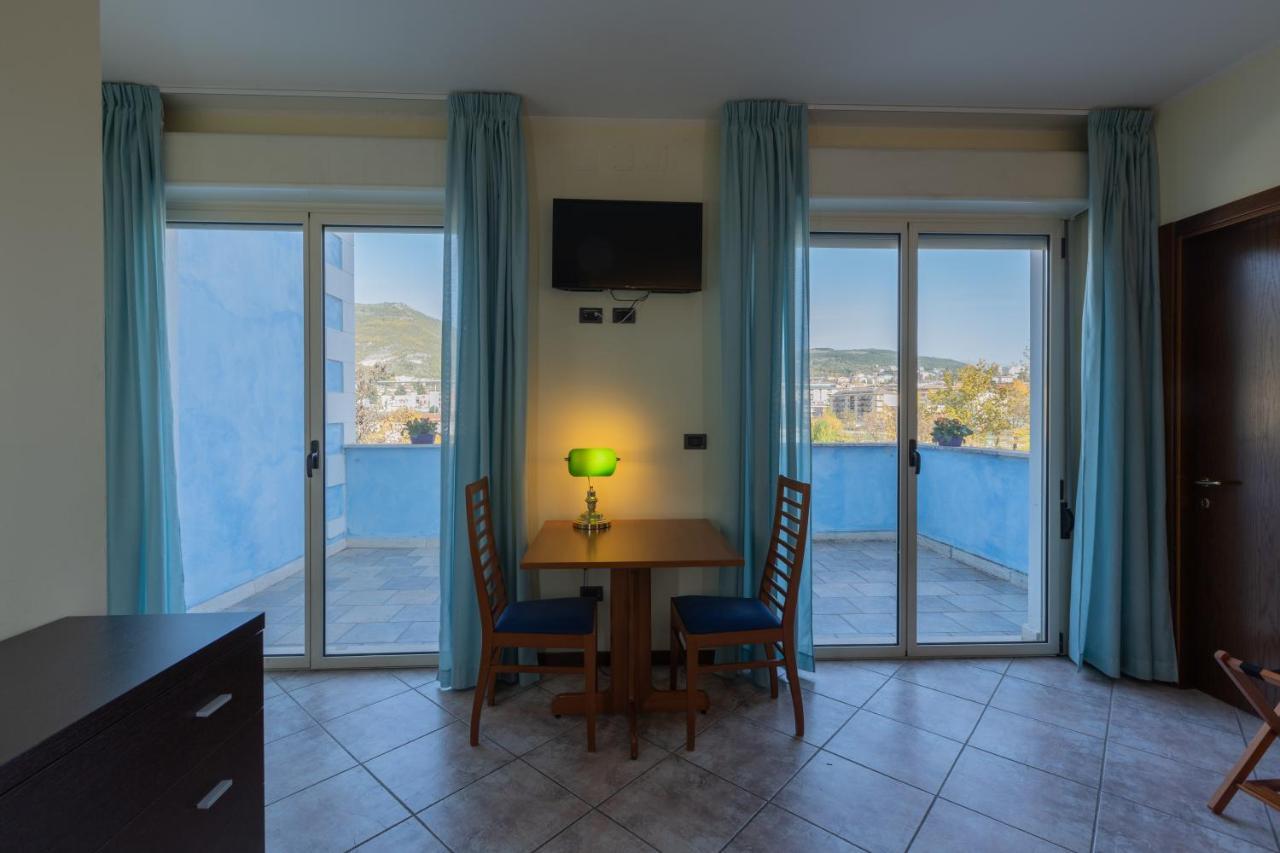 Hotel Azzurro LʼAquila Kültér fotó